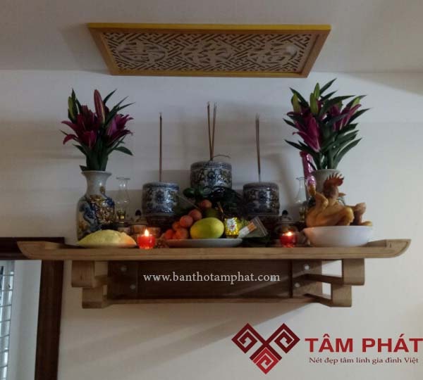 Mẫu bàn thờ treo thiết kế rất chắc chắn