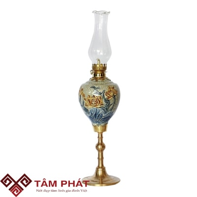 Cách bài trí bàn thờ với đèn thờ