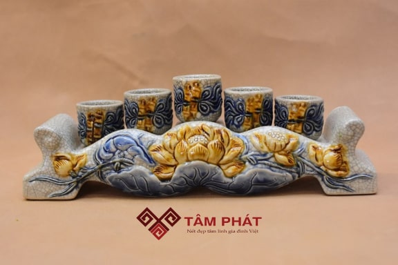 Chén thờ khi bày bàn thờ
