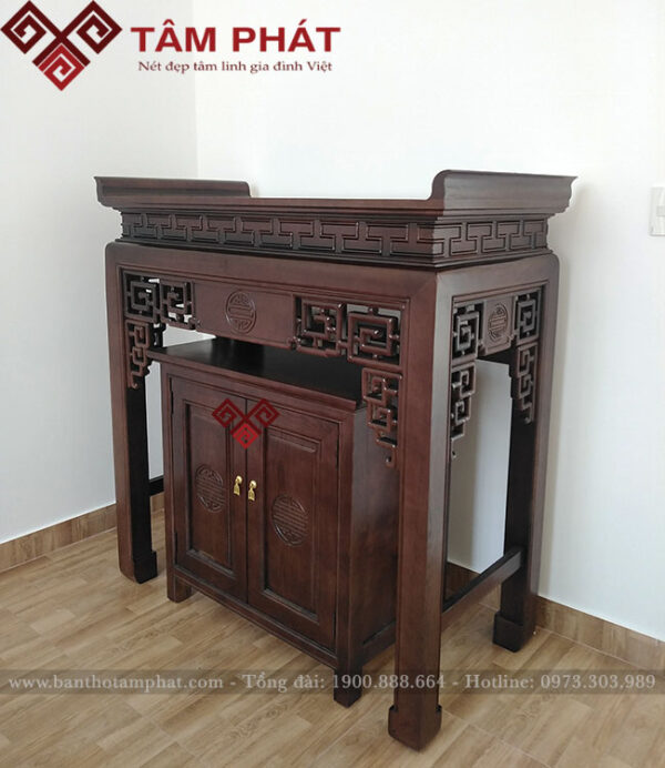 Bàn thờ màu nâu Gụ cho cảm giác ấm cúng