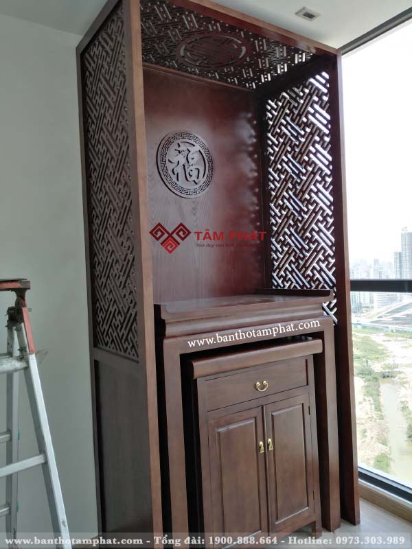 Bàn thờ hiện đại BT-1011 được sử dụng nhiều cho nhà chung cư