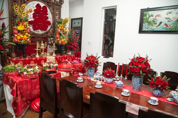 Bình hoa bàn thờ ngày cưới