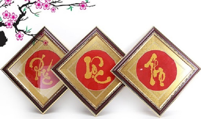 Tranh thêu chữ thập treo bàn thờ