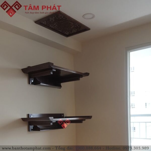 2 bàn thờ treo phân cấp kết hợp thờ Phật và thờ thần linh