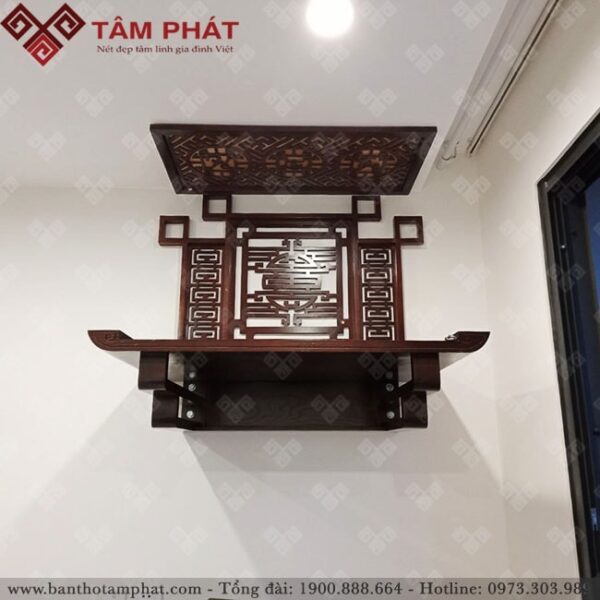 Bàn thờ treo tường sẽ đẹp hơn nếu có thêm ốp trang trí