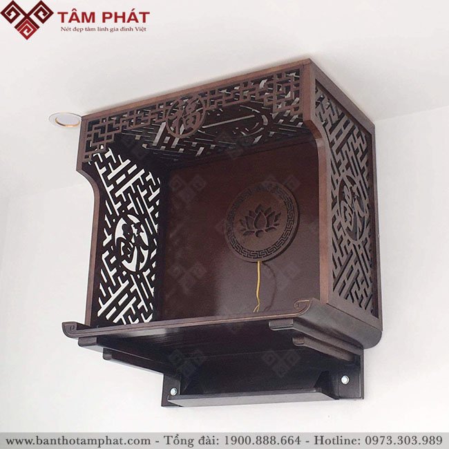 Bàn thờ treo tường có vách ngăn chữ Phúc