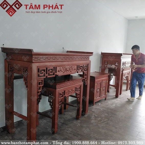 Bàn thờ Tâm Phát được làm từ nhiều loại gỗ khác nhau phù hợp với nhu cầu sử dụng của từng gia đình Bàn thờ Tâm Phát được làm từ nhiều loại gỗ khác nhau phù hợp với nhu cầu sử dụng của từng gia đình