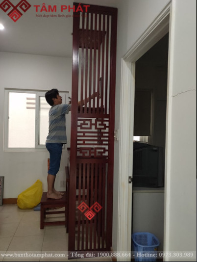 Hòan thiện việc lắp đặt bàn thờ