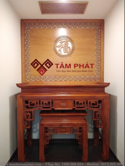 Nhân viên hỗ trợ lắp bàn thờ chu đáo Nhân viên hỗ trợ lắp bàn thờ chu đáo