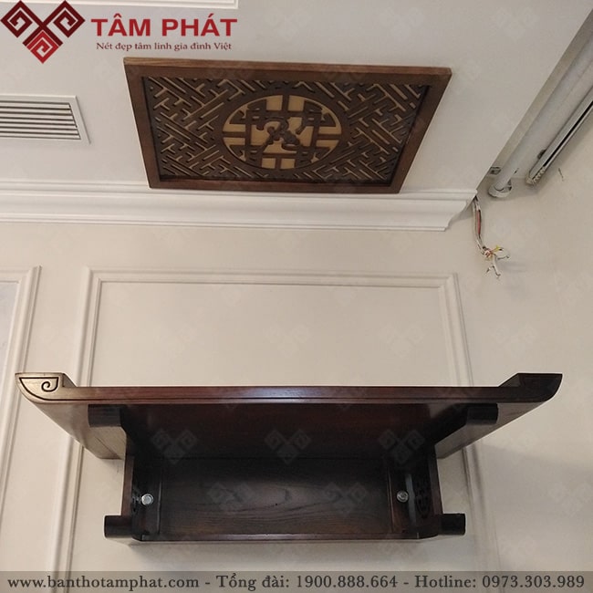 Bàn thờ treo TT2037 rất phù hợp với các căn hộ chung cư