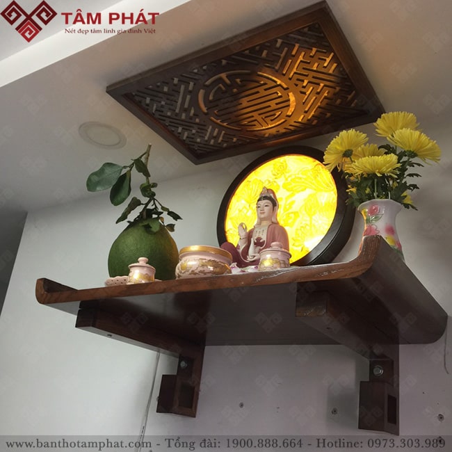 Bàn thờ treo thờ Phật đơn giản và tinh tế