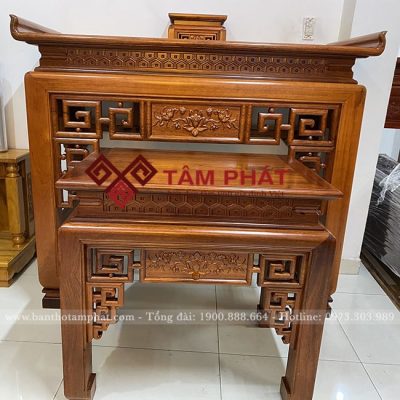 Bàn thờ sang trọng được làm từ gỗ gụ lâu năm Bàn thờ sang trọng được làm từ gỗ gụ lâu năm