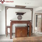 Bàn thờ Phật treo tường kết hợp với bàn thờ gia tiên ở dưới là sự kết hợp tinh tế