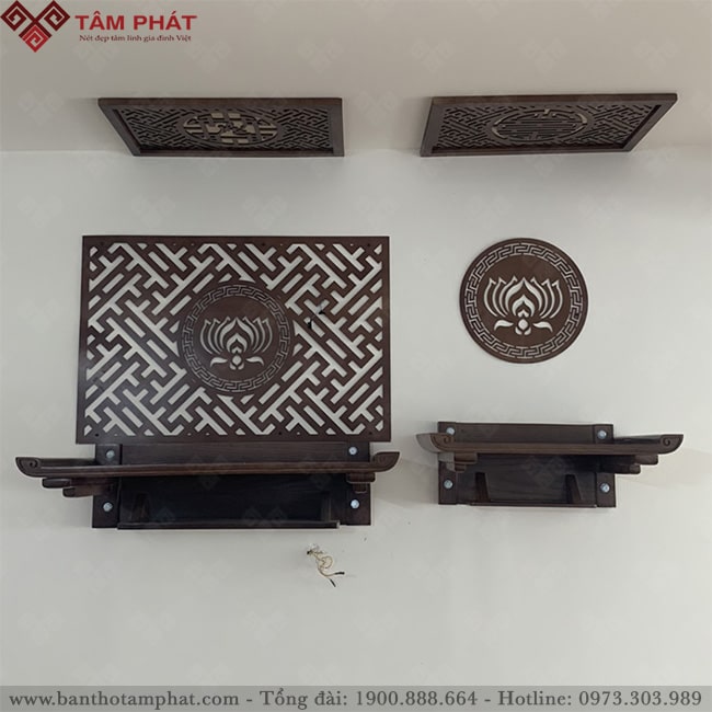 Không gian thờ Phật và gia tiên sử dụng bàn thờ treo tường TT2097