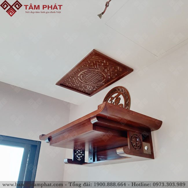 Bàn thờ có ngắn kéo màu nâu hợp với nội nội thất nhiều căn hộ