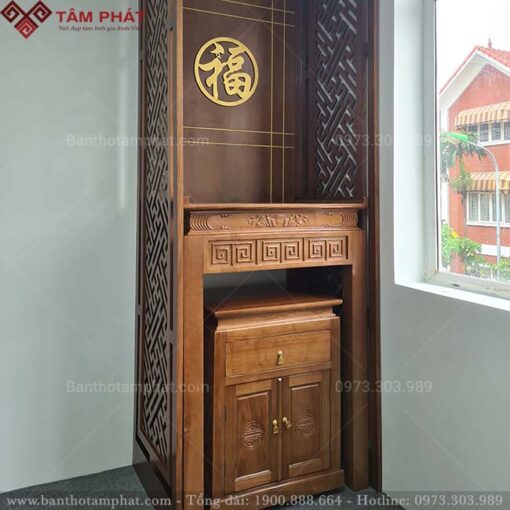 Bàn thờ gỗ chạm đục đơn giản