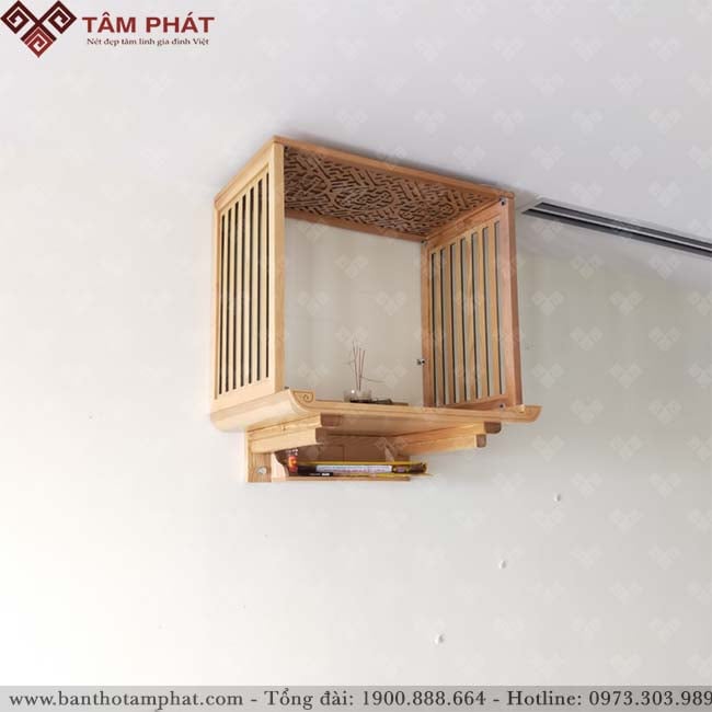 Mẫu bàn thờ treo tường có vách ngăn màu sáng Bàn thờ có vách ngăn màu sáng Sồi