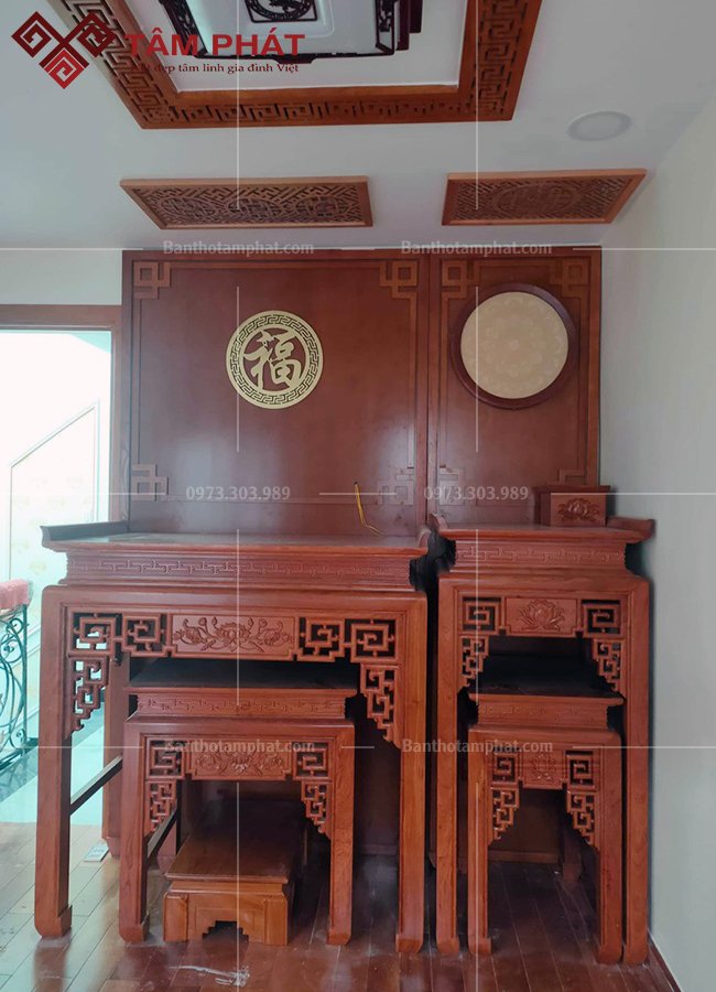 Bàn thờ đa dạng về màu sắc và loại gỗ