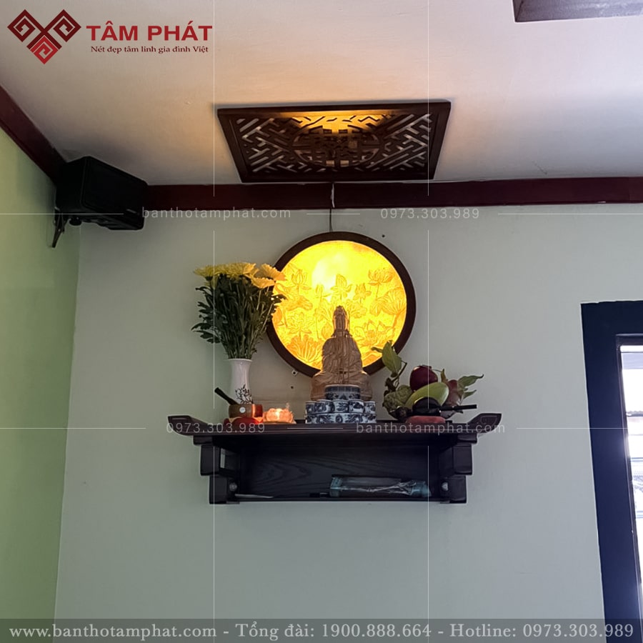 Trang thờ Mẹ Quan Âm trang trí tranh trúc chỉ sen
