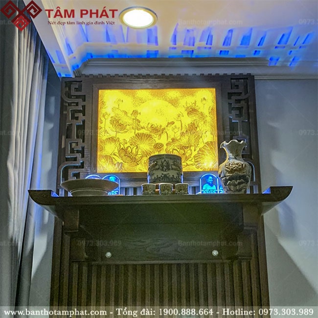 Màu sắc hài hòa tạo nên không gian thờ sang trọng