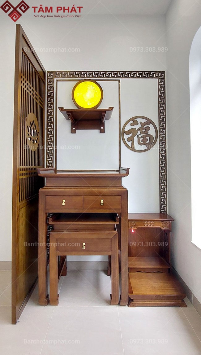 Bàn thờ gia tiên kích thước 89x61x127 bằng gỗ Hương cao cấp