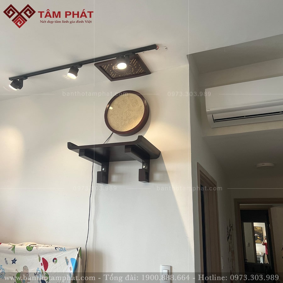Bàn thờ treo tường nhỏ có tranh trúc chỉ tròn Bàn thờ treo tường nhỏ mẫu TT2068 Tâm Phát đẹp hiện đại