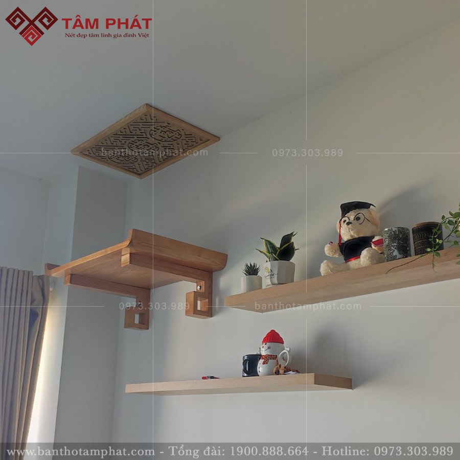 Bàn thờ treo tường nhỏ - màu sáng sồi tự nhiên Bàn thờ treo tường nhỏ mẫu TT2068 Tâm Phát đẹp hiện đại