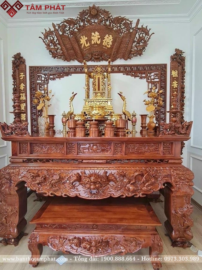 Mặt sập thờ có kích thước rộng thoải mái để bày lễ Mặt sập thờ có kích thước rộng thoải mái để bày lễ