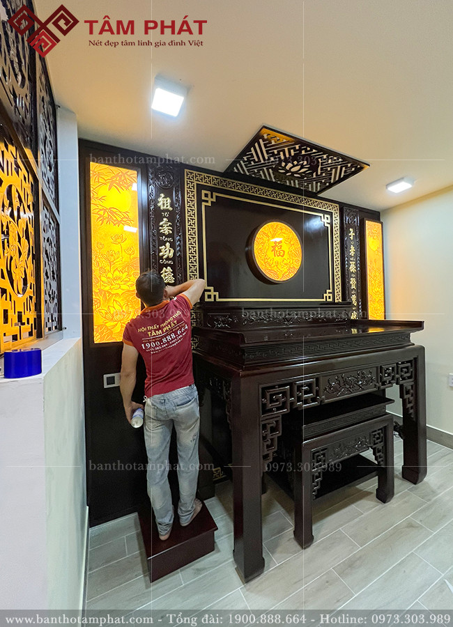 Phòng thờ gia tiên BT-1270 được thợ hoàn thiện từng chi tiết nhỏ