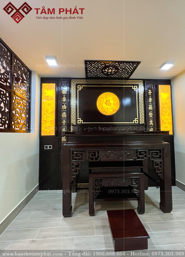 Phòng thờ gia tiên BT-1270 sở hữu tông màu nâu hiện đại