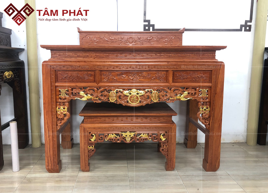 Tùy vào mục đích sử dụng và cách bày trí để chọn bàn thờ 2 cấp hoặc 3 cấp