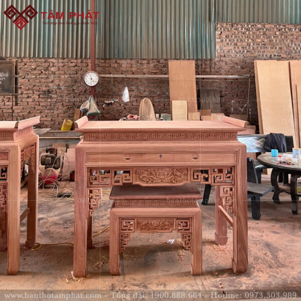 Gỗ Hương Đá cao cấp được nhiều khách hàng lựa chọn làm bàn thờ