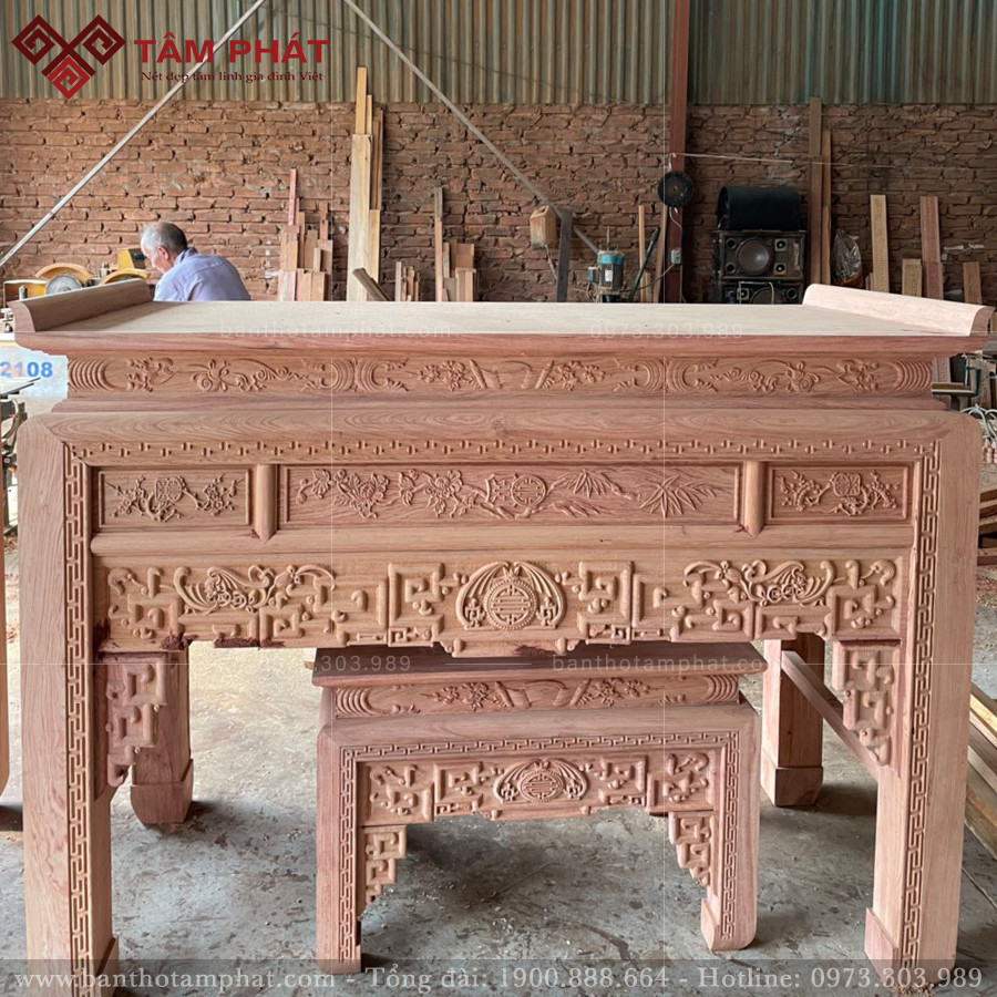 Bàn thờ gỗ tự nhiên có độ bền cao, tốt cho phòng thủy Bàn thờ gỗ tự nhiên có độ bền cao, tốt cho phòng thủy
