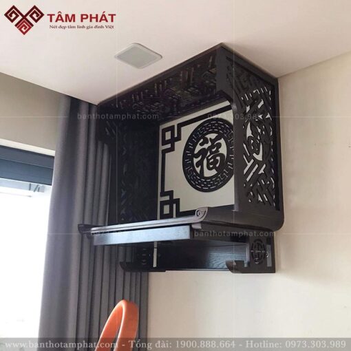 Bàn thờ treo tường có vách ngăn tại chung cư TT2110
