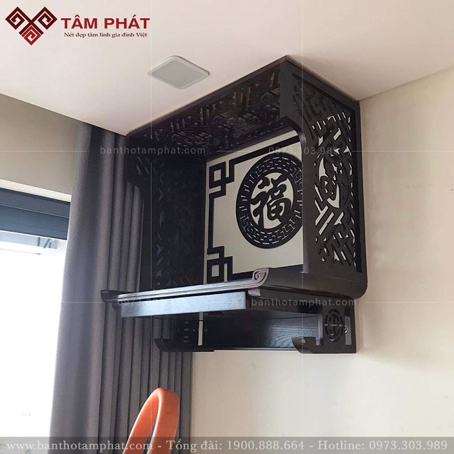 Bàn thờ treo tường có vách ngăn tại chung cư TT2110