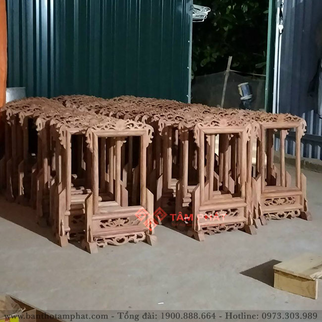 Khung ảnh thờ bằng gỗ là sự lựa chọn của phần lớn gia chủ