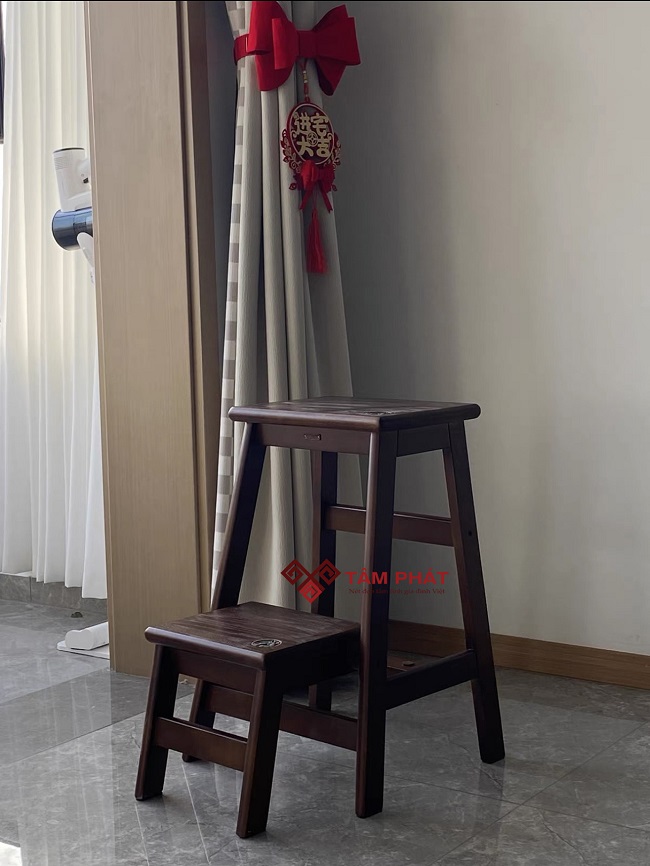 Ghế phù hớp với các căn hộ chung cư thường sử dụng bàn thờ treo tường