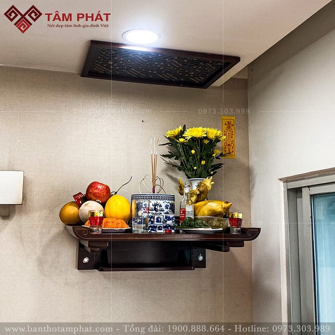 Bàn thờ treo nhỏ bày lễ cơ bản tại các căn chung cư