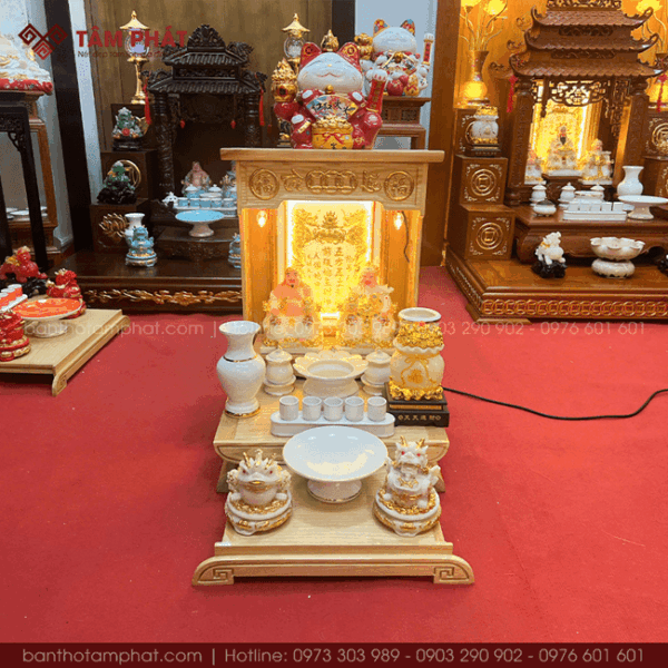 Mẫu bàn thờ Thần Tài được Tâm Phát thiết kế mái bằng hiện đại