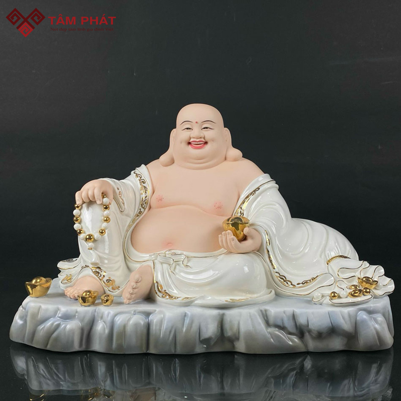 có nên đề đồ trên nóc bàn thờ ông địa hay không