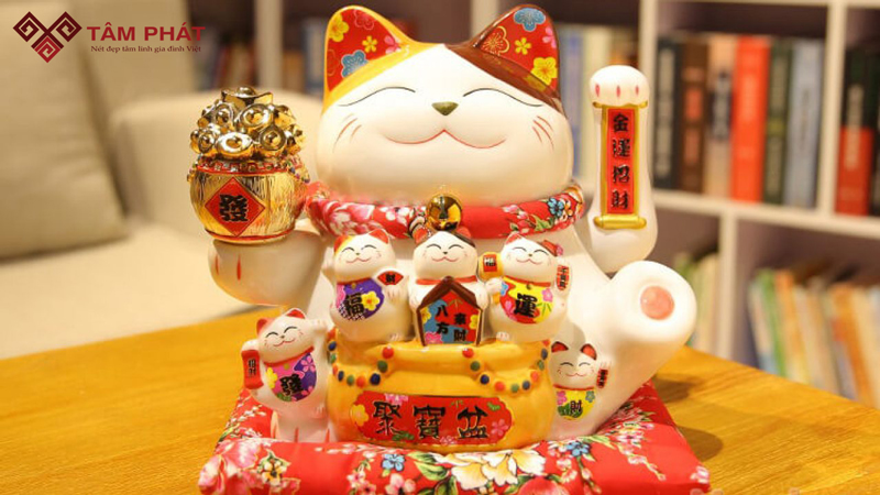 có nên đề đồ trên nóc bàn thờ ông địa hay không