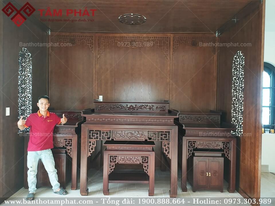Ba bàn thờ đứng nhị cấp mẫu triện sen đơn giản.