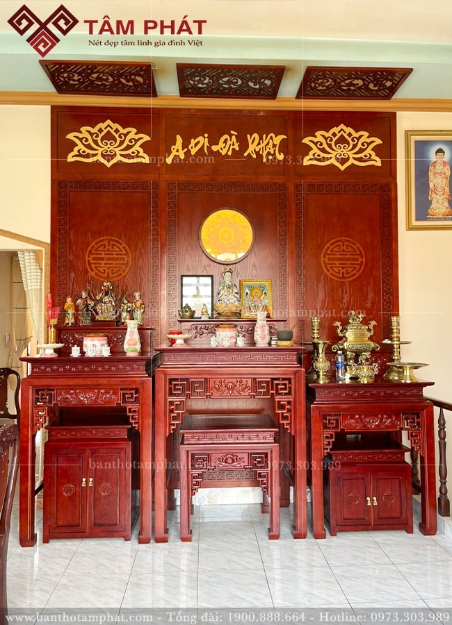 Mẫu phòng thờ BT-1248 gồm 3 bàn thờ đứng triện sen đẹp.