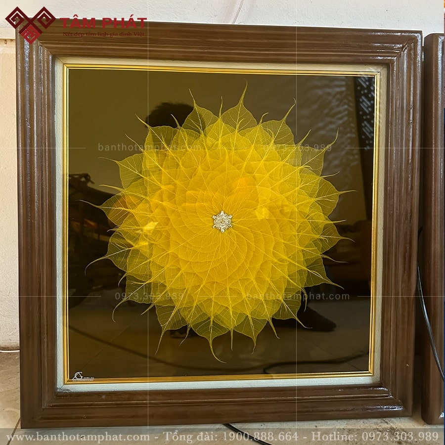 Tranh xương lá bồ đề TX-002 màu vàng linh thiêng.