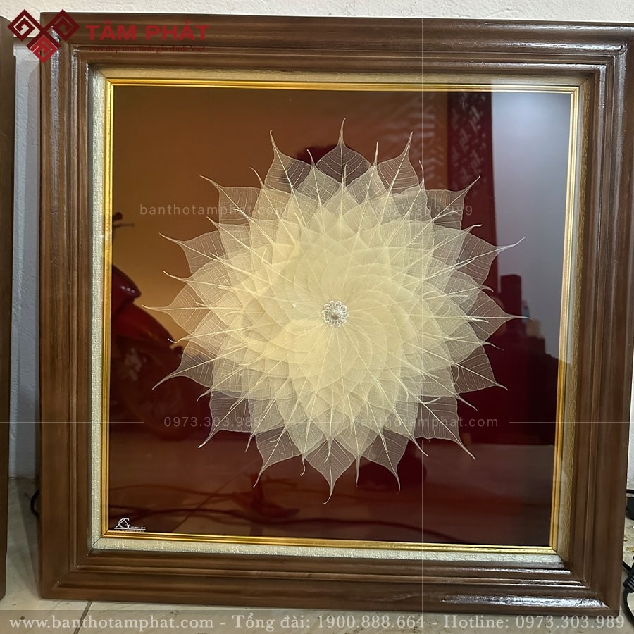Tranh TX-002 màu trắng nâu tinh tế phù hợp cho mọi không gian thờ.