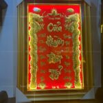 Bài vị cửu huyền thất tổ chữ nổi dát vàng.