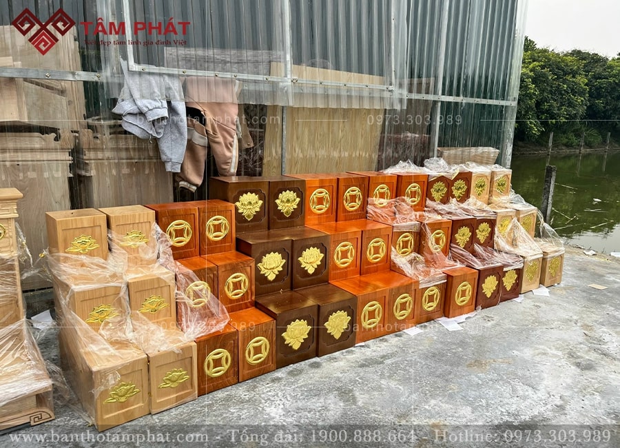 Họa tiết dát vàng sang trọng. 