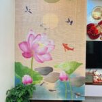 Rèm che hoa sen được sử dụng phổ biến, mang ý nghĩa phong thủy tốt đẹp.