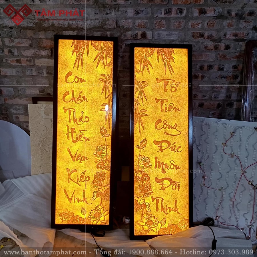 Tranh trúc chỉ có hệ thống đèn led đều màu bên trong.