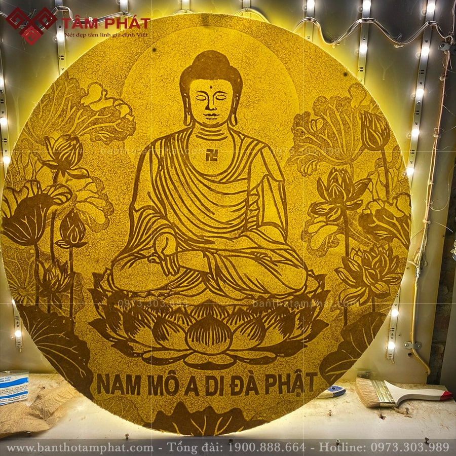 Tranh trúc chỉ tròn chân dung Phật đẹp mẫu TC-6704 3 Họa tiết vân nổi, xuyên sáng nhờ hệ thống đèn led chạy đều bên trong.